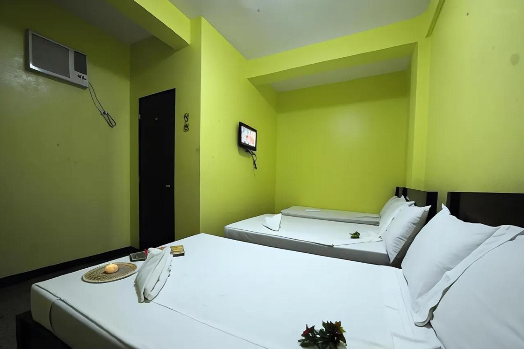 Luis Bay Travellers Lodge Coron Exterior foto